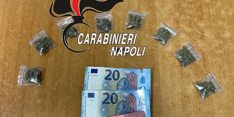 Ponticelli: mamma sorpresa a spacciare dai carabinieri insieme alla figlia 14enne
