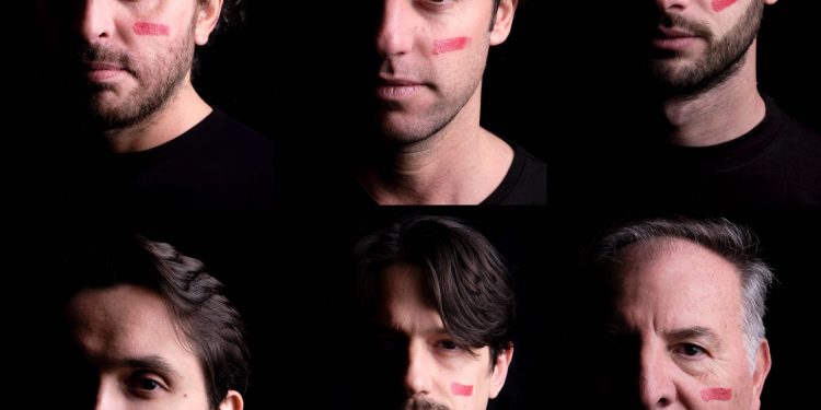 A Napoli uomini in posa contro la violenza sulle donne