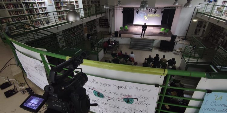 Festival del Cinema dei Diritti Umani di Napoli: “Un mare senza pace”, don Mimmo Battaglia e i rappresentanti delle navi umanitarie a Forcella