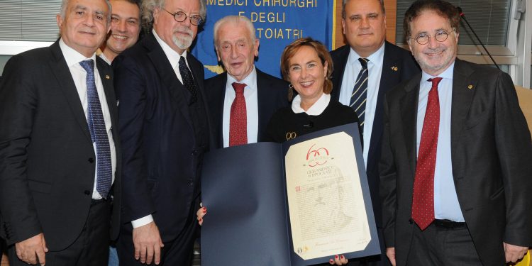 Medaglia dei 60 e 70 anni di laurea ai maestri della medicina napoletana