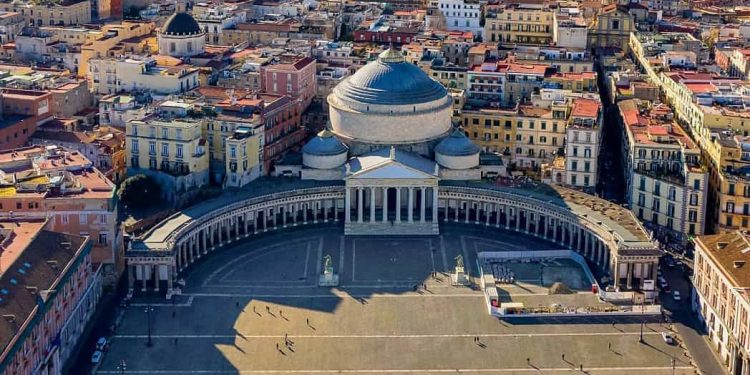 Napoli: venditore ambulante accoltellato da ragazzini, volevano rubargli la merce