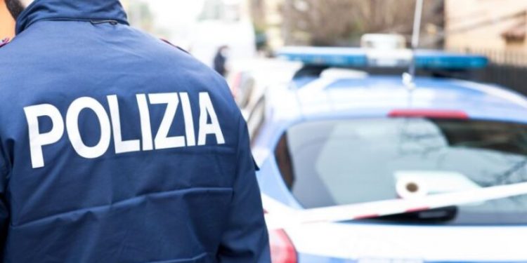 Barra: estorsione a un commerciante, 33enne arrestato dalla polizia