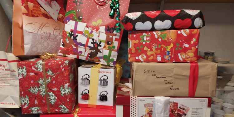 SANACORE: l’iniziativa benefica che consente di donare pacchi regalo ai bisognosi
