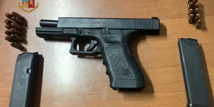Barra: 17enne armato tenta di eludere i controlli, arrestato dalla polizia