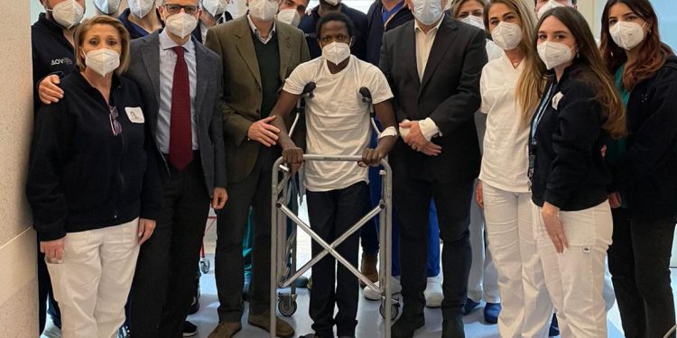 Colpito da una grave tubercolosi, Mory torna a vivere grazie alle équipes del Policlinico Vanvitelli