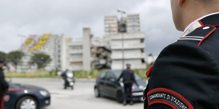 Scampia: dirotta ambulanza e minaccia l’equipaggio, 25enne denunciato dai Carabinieri