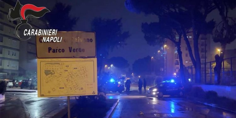 Caivano: 16enne ferito al volto da colpo d’arma da fuoco mentre guardava i fuochi dal balcone