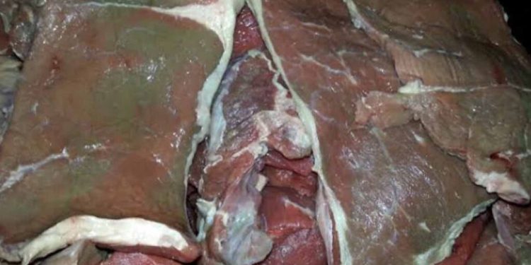 Napoli, controlli dei carabinieri: sequestrati 25 chili di carne, chiusa macelleria