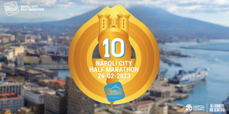 La medaglia della Napoli City Half Marathon, il “Maschio” e Piazza Plebiscito celebrano il 10° anno