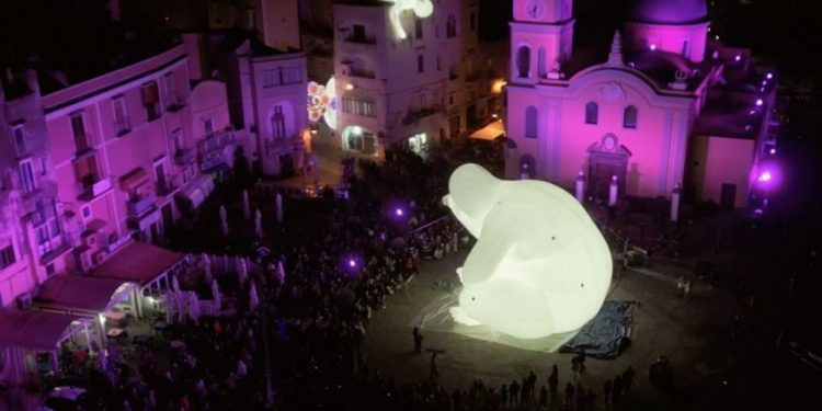 La grande festa finale Procida 2022, l’energia di 200 cittadini alimenta il palco