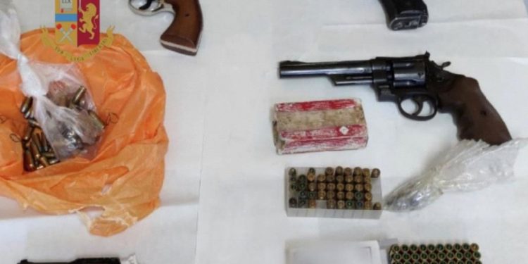 Ponticelli: ecco come i De Luca Bossa reagirono al sequestro dell’arsenali di armi che custodivano nel Lotto O