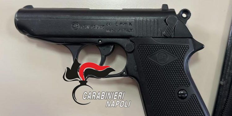 Napoli est: 14enne in classe con la pistola, denunciato dai carabinieri