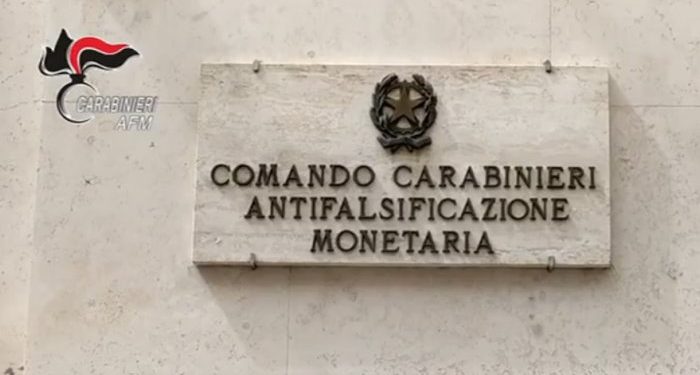 Falsificazione monetaria: scoperta organizzazione a Napoli, carabinieri arrestano 24 persone