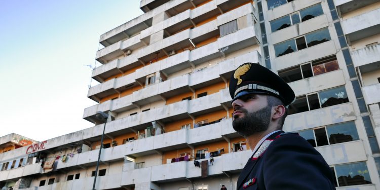 Scampia: auto guidata da un 16enne non si ferma all’alt dei carabinieri