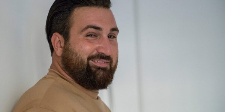 Da contrabbandiere con Sorrentino a Tonino, il maestro pizzaiolo che insegna una strada diversa ai detenuti dell’Ipm: ecco Biagio Manna