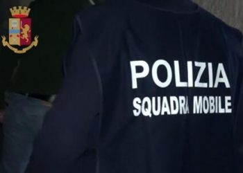 Tangenti e lavori gratis imposti a imprenditore edile per conto dei Veneruso: due fermi nel napoletano