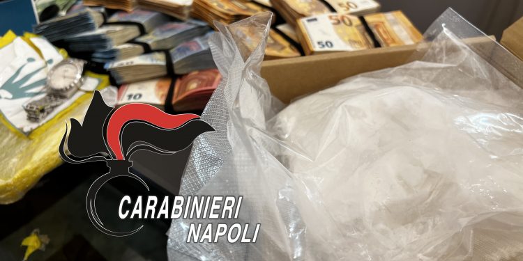 Fuorigrotta: si lancia dalla finestra per sfuggire all’arresto, 37enne finisce prima in ospedale e poi in manette