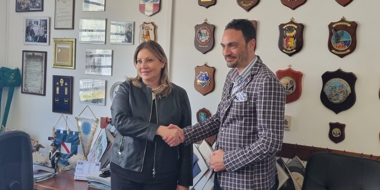 L’onorevole Carmela Rescigno ad Arzano per esprimere solidarietà al comandante Chiariello 