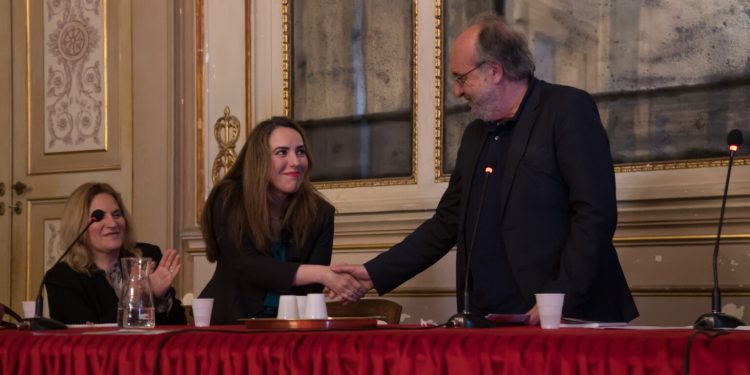 Stella Moris, moglie di Assange, ritira a Napoli il premio Pimentel Fonseca, prologo del festival “Imbavagliati”