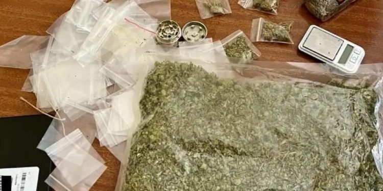 Ponticelli: controlli della polizia negli arsenali della droga, un arresto