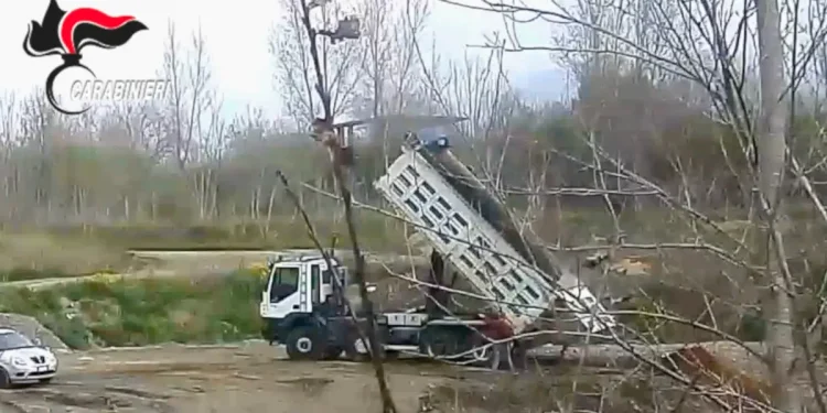 Ottaviano: tonnellate di rifiuti sotterrati nei campi agricoli