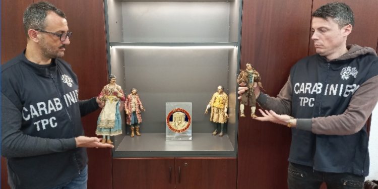 Napoli: ritrovati dopo 45 anni pastori napoletani del ‘700 rubati da un presepe