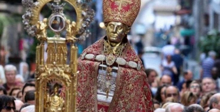 Napoli: è il giorno di San Gennaro, tra fede calcistica e religiosa e il miracolo di maggio