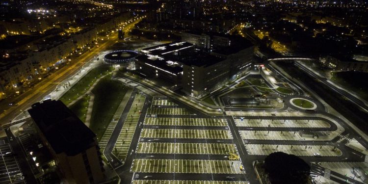 20enne ricoverato all’ospedale del Mare dopo incidente: presidio di centinaia di amici e parenti