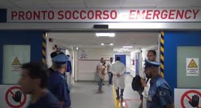 Ponticelli, irrompe nell’ospedale del Mare per rubare pistola a vigilante: arrestato da poliziotto-eroe