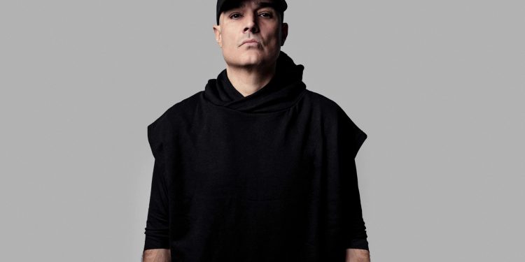 Il dj Paco Osuna inaugura la stagione degli eventi del Flava Beach