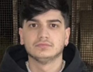 “Se mio marito non fosse in galera, saresti già morta per quello che hai scritto su mio figlio”