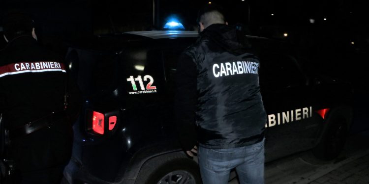 Torre Annunziata: minaccia e aggredisce con un coltello passeggeri di un autobus, arrestato dai carabinieri
