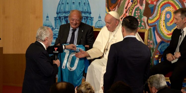 Papa Francesco: “la cosa più bella di Napoli? I napoletani”