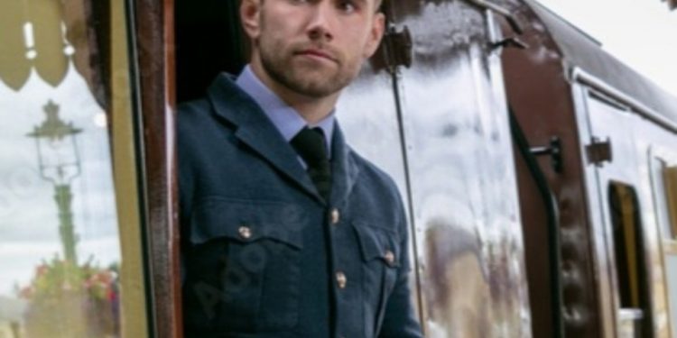 Circumvesuviana, virale la storia del “bellissimo capotreno”