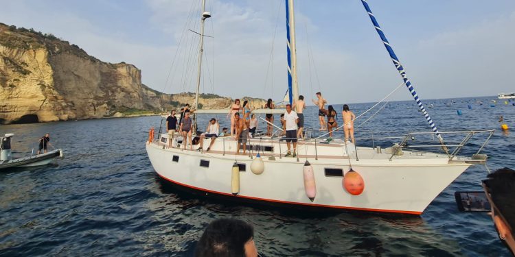 Vela, sul bialbero di “Mare Fuori” crociera didattica dei ragazzi dell’area penale di Nisida e Salerno