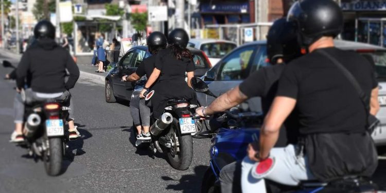 Barra: rapina un’auto e aggredisce un agente con un pugnale, arrestato