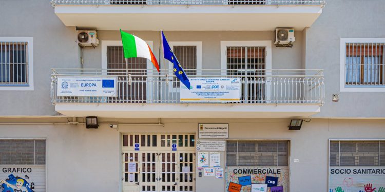 L’Istituto Superiore Europa di Pomigliano d’Arco nominato tra i 10 finalisti per le migliori scuole del mondo