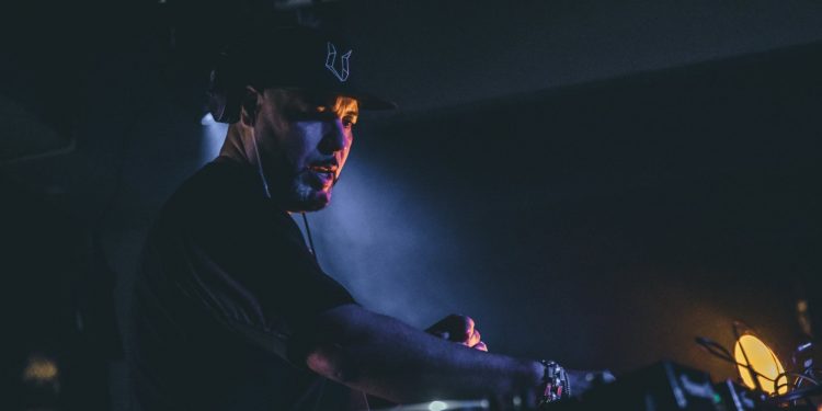 Sabato 24 giugno, al Rama Beach Café, Roger Sanchez