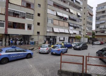 Latitante arrestato nel Conocal di Ponticelli: gente in strada per evitare la cattura