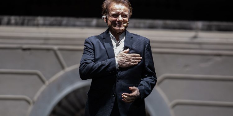 Martedì 1° agosto, al Teatro Grande di Pompei, Massimo Ranieri, show sold out da settimane