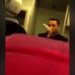 VIDEO-Sul volo non funziona la musica, lo steward si mette a cantare: la performance diventa virale