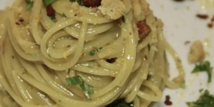 Spaghetti aglio, olio e peperoncino: la ricetta gourmet dello chef Antonino Cannavacciuolo