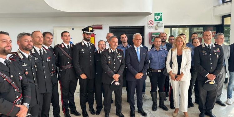 Caivano: Ministro Piantedosi visita la Compagnia Carabinieri