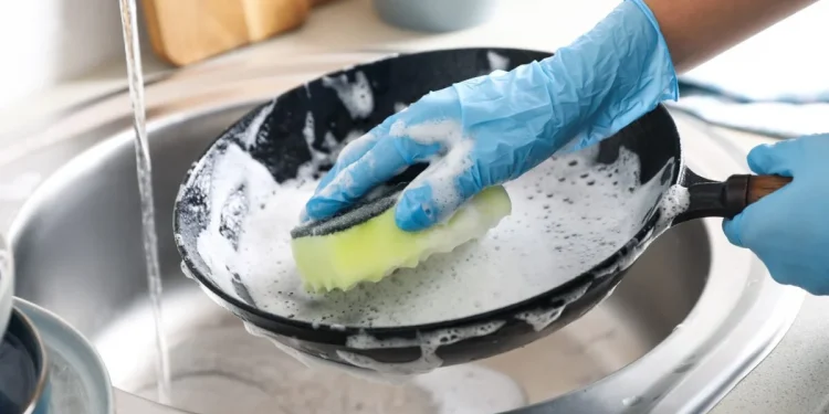 Togliere i cattivi odori da pentole e stoviglie, consigli semplici da seguire