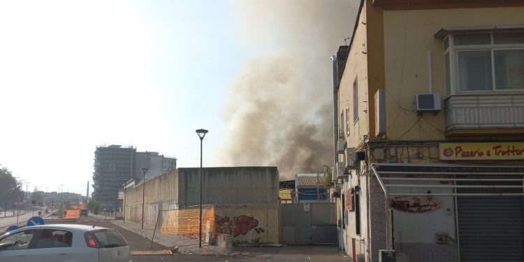 Incendio Periferia Est di Napoli: monitoraggio inquinanti in corso