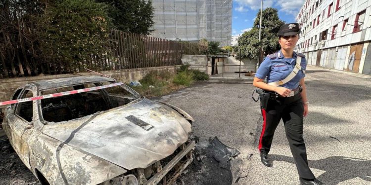 Quarto, dà fuoco alla vicina di casa dopo una lite per un lenzuolo: arrestato