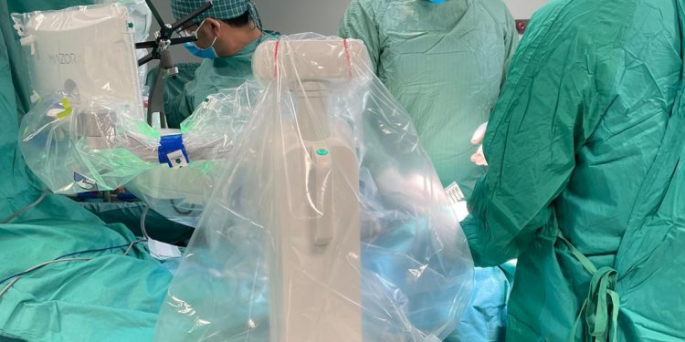 Ospedale del mare, entra in funzione il robot spinale