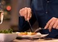 Salute, i cibi da evitare la sera per gli over 60