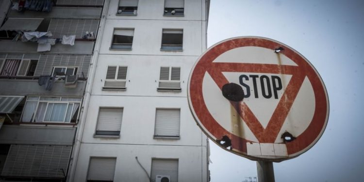 VIDEO-Il Conocal di Ponticelli in balia del degrado, tra palazzi fatiscenti e l’oblio delle piazze di spaccio