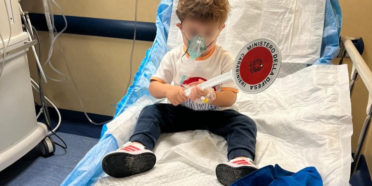 Torre del Greco: bimbo di due anni in shock anafilattico, salvato dai carabinieri